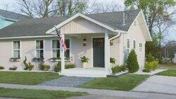 Historic House Gets Pretty Pink Overhaul Historic House Gets Pretty Pink Overhaul