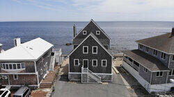 New England Waterfront House New England Waterfront House