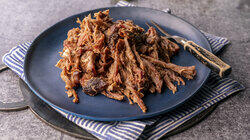 Between Two Buns: A Story of Pulled Pork Between Two Buns: A Story of Pulled Pork