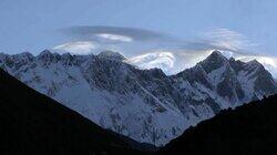 A Deadly Ascent: Life and Death On Mount Everest