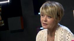 Юлия Меньшова: «Папа как-то мне сказал — с тобой случился большой успех, не смей ни от чего отказываться, сцепи зубы и терпи». Телеведущая о том, зачем побрилась налысо в институте, как пережила большой успех и почему телевидение «сдохло» Юлия Меньшова: «Папа как-то мне сказал — с тобой случился большой успех, не смей ни от чего отказываться, сцепи зубы и терпи». Телеведущая о том, зачем побрилась налысо в институте, как пережила большой успех и почему телевидение «сдохло»