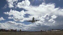 Giant Aircraft: Manufacturing an Airbus A350 Giant Aircraft: Manufacturing an Airbus A350